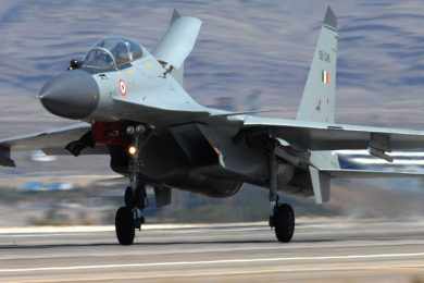 A Índia é um dos maiores operadores do temível caça russo Sukhoi Su-30 (Divulgação)