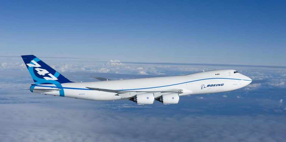 O 747-800F, a versão de carga, é a que vem mantendo o Jumbo ainda vivo (Boeing)
