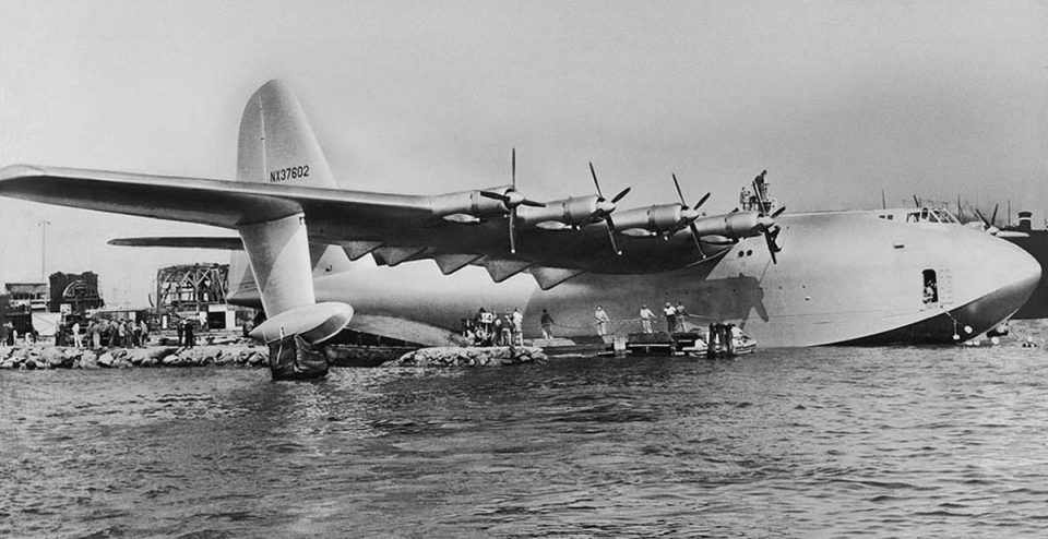 O hidroavião H-4 Hercules é até o avião com a maior envergadura de asa já construído (Domínio Público)