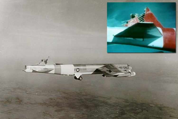 O bombardeiro B-52 com o leme partido: operação de seis horas para pousar em segurança