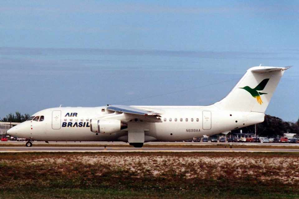 Os jatinhos britânicos BAe 146 tiveram breve passagem pelo Brasil. Na foto, um dos dois que seria usados pela companhia Air Brasil