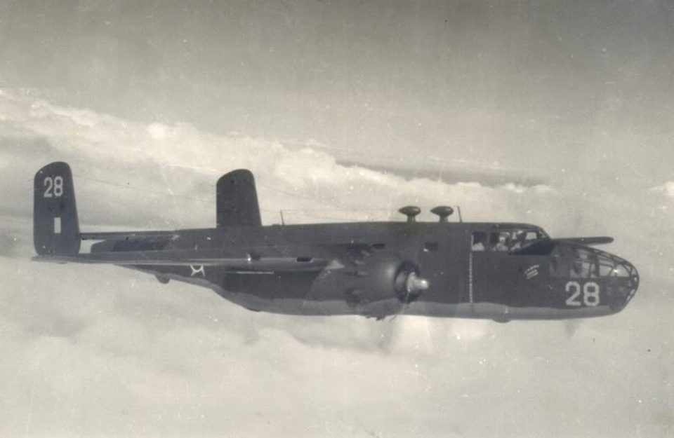 O bombardeiro B-25 foi responsável pelo "batismo de fogo" da FAB; a aeronave atacou o submarino italiano Barbarigo (FAB)
