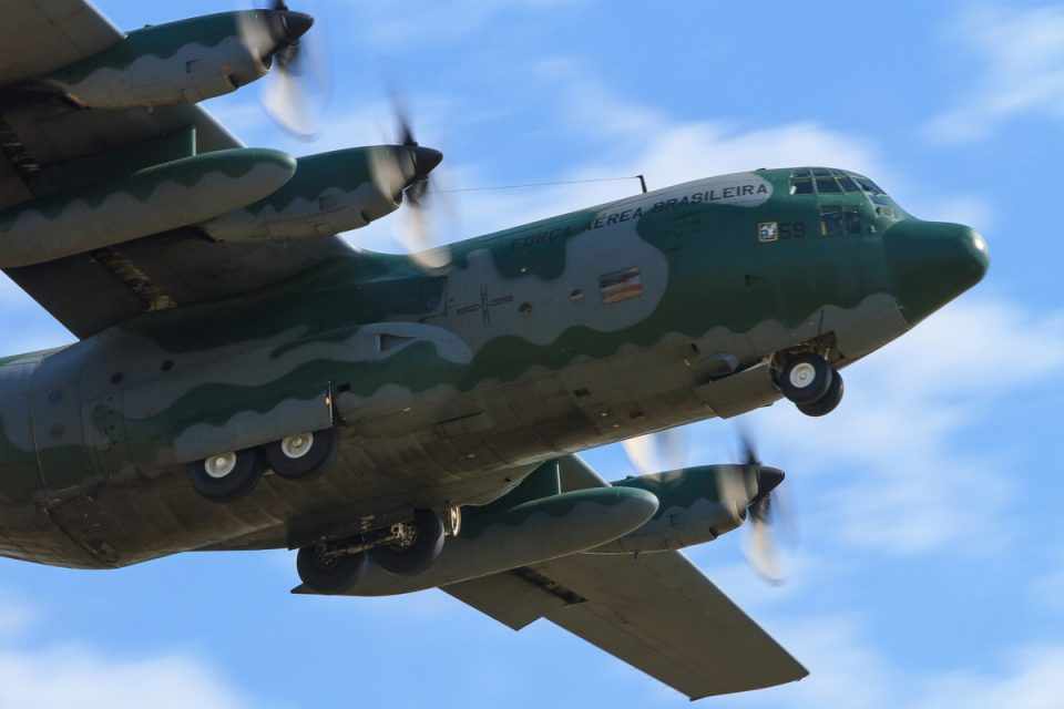 C-130 Hercules com o esquema de camuflagem da Força Aérea Brasileira (FAB)