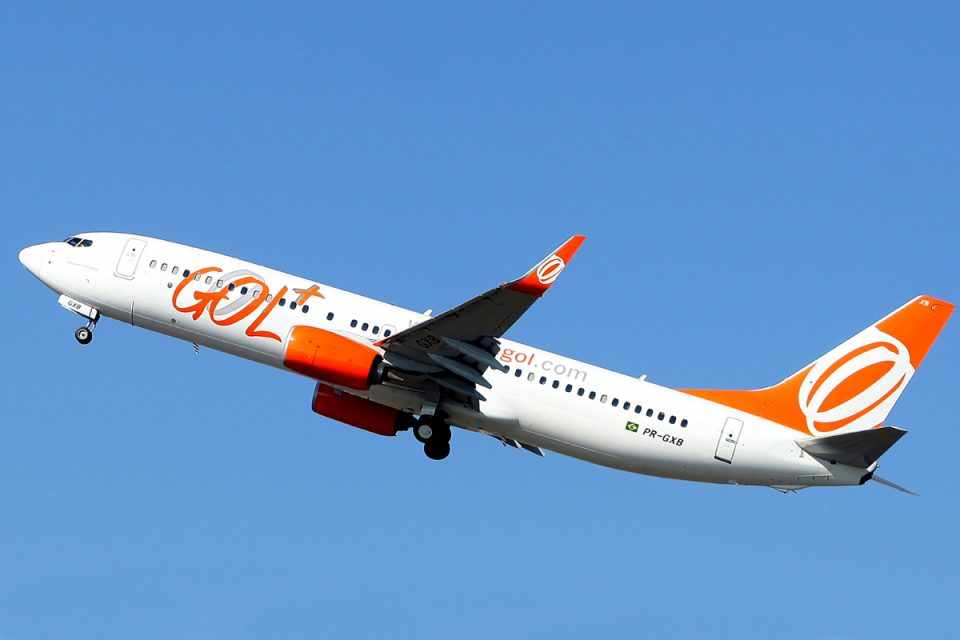 A opera somente com aeronaves Boeing 737 (Gol)