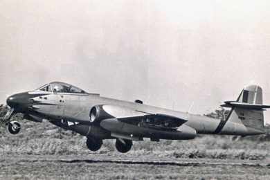 O Gloster Meteor podia voar a mais de 900 km/h e operou no Brasil até 1974 (Coleção Camazano)