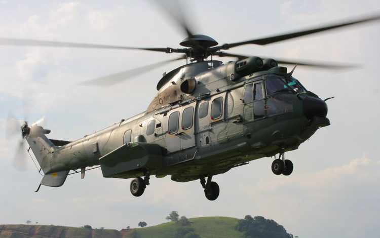 O helicóptero H-36 Caracal pode transportar até 20 soldados (FAB)