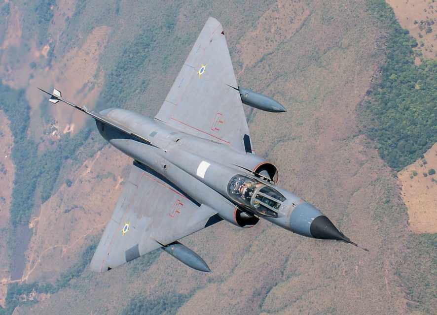O caça francês Mirage III foi o primeiro avião supersônico em operação no Brasil (FAB)