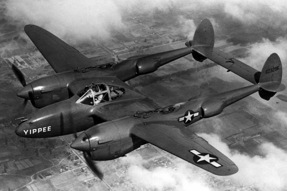 A formação japonesa foi atacada de forma fulminante por 16 caças P-38 (Domínio Público)