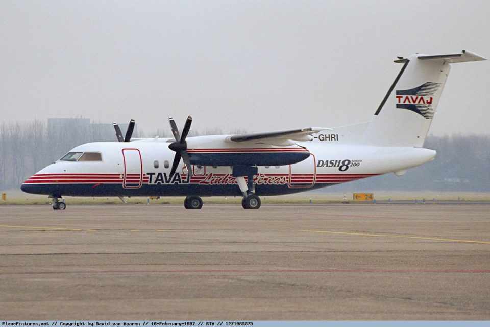 O turboélice Dash-8 da extinta Tavaj (foto: David van Maaren / PlanePictures.Net
