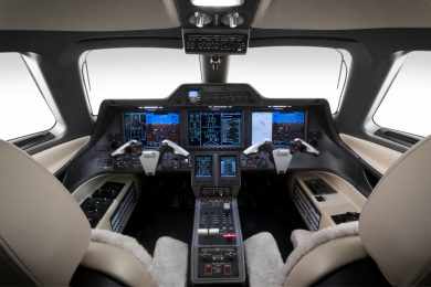 A cabine do Phenom possui alguns dos equipamentos mais avançados da aviação (Embraer)