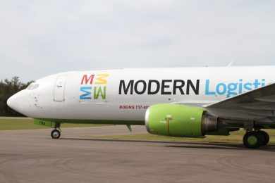 O Boeing 737-400F da Modern Logistics já serviu no transporte de passageiros (Modern Logistics)