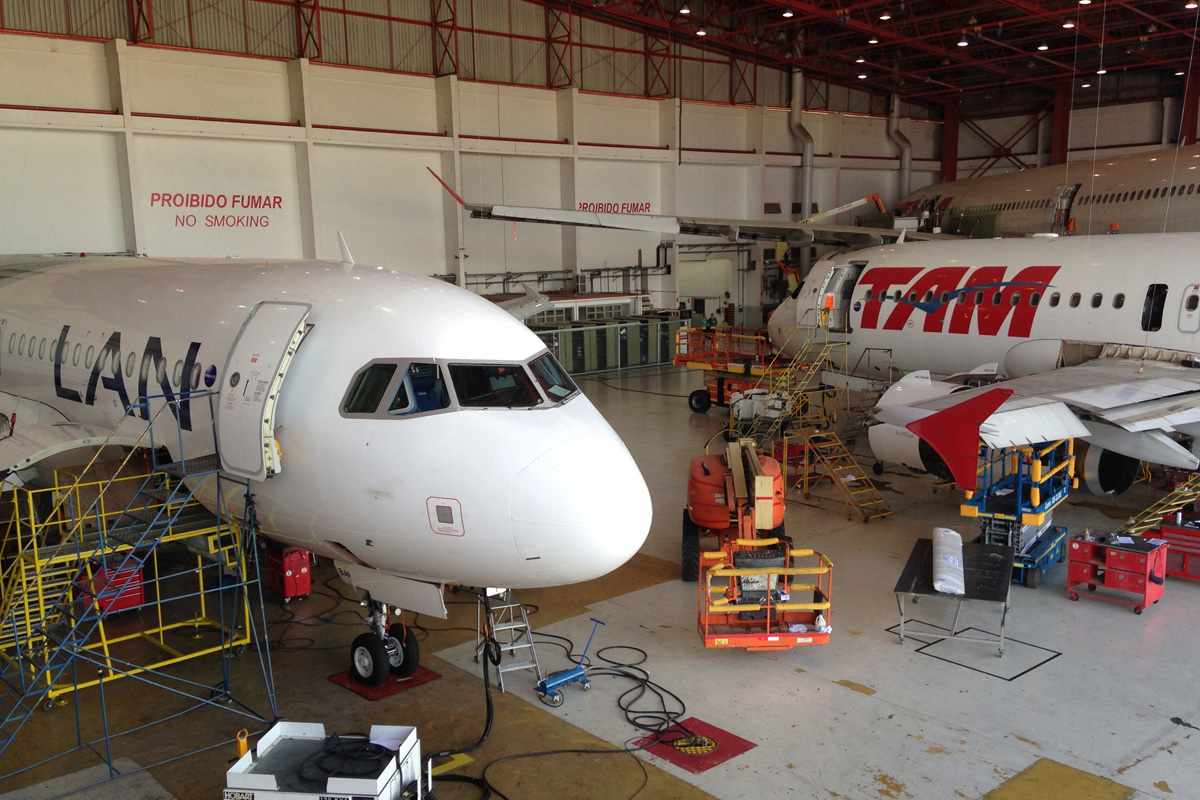 O Centro de Manutenção da TAM também recebe com frequência aviões da Lan Chile (Thiago Vinholes)