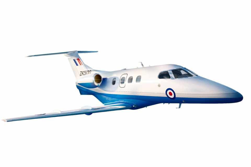 Concepção artística do Phenom 100 com a "farda militar" britânica (Embraer)