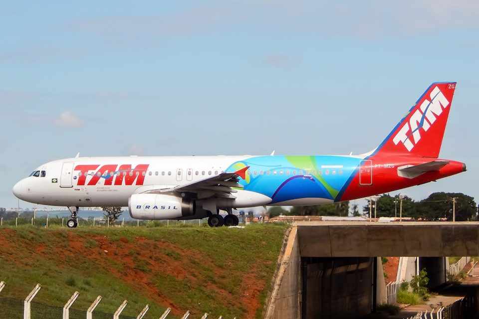 Airbus A320 da Tam com a identidade visual dos Jogos Olímpicos do Rio de Janeiro (Gabriel Melo/Tam)