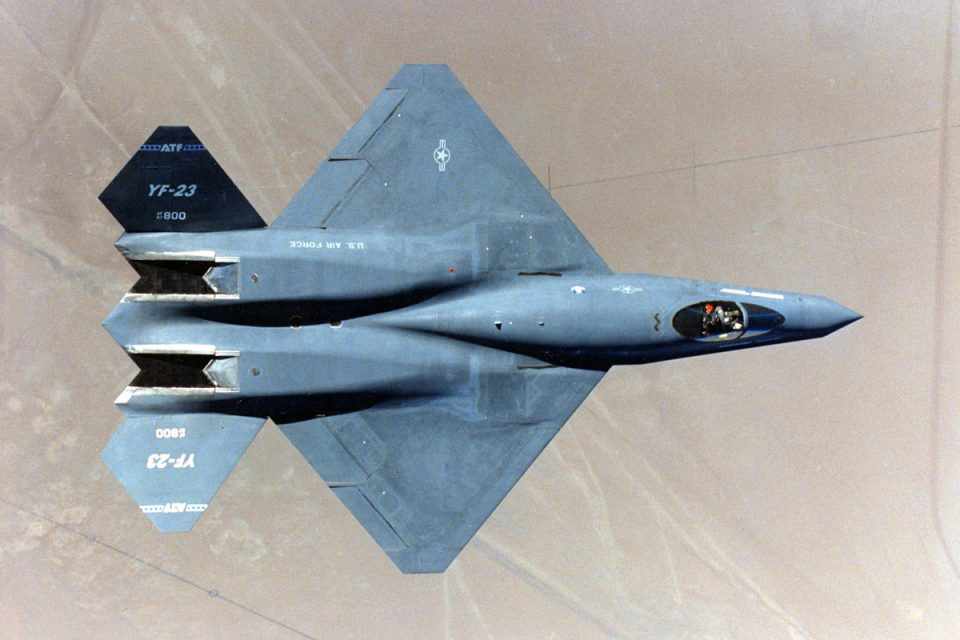 O YF-23, da parceria Northrop/McDonnell Douglas, foi derrotado pelo F-22 Raptor (USAF)