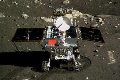 O rover Yutu ainda envia sinais da Lua (Xinhua)