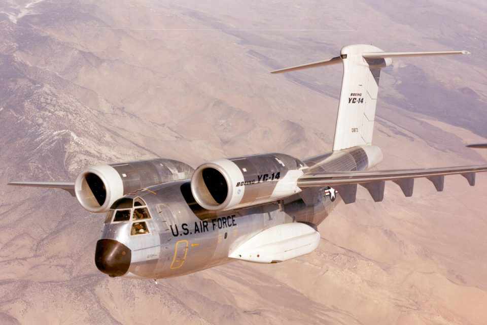 Boeing YC-14: seus motores por cima das asas acabaram copiados na ex-União Soviética