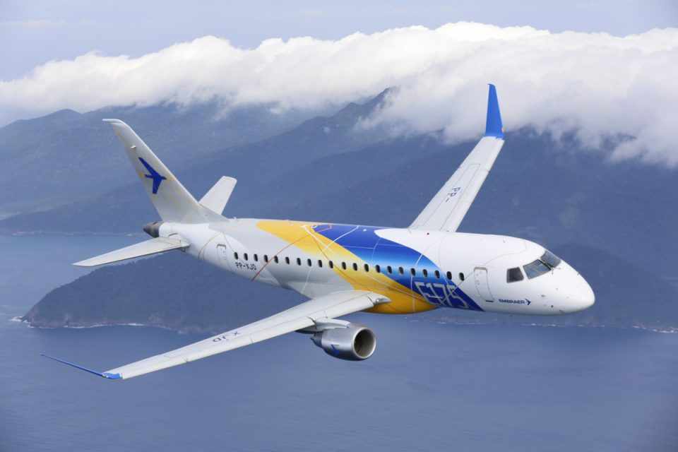 O jato Embraer E175 pode transportar cerca de 70 passageiros (Embraer)