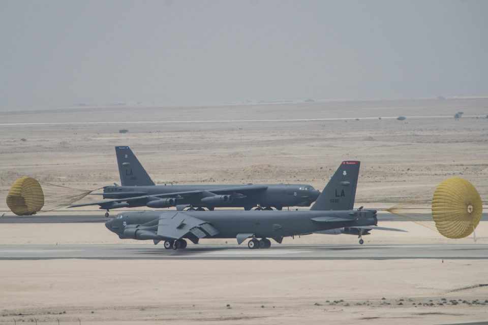 Os primeiro B-52 posicionados na base aérea de Al Udeid, no Qatar (USAF)