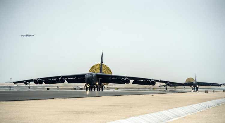 O B-52H pode alcançar a velocidade máxima de até 1.014 km/h (USAF)