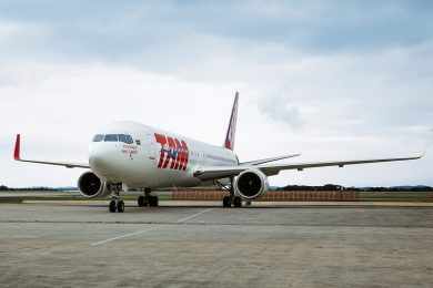 O Boeing 767 pode voar por mais de 11.000 km, mas na ponte aérea vai percorrer apenas 400 km (TAM)