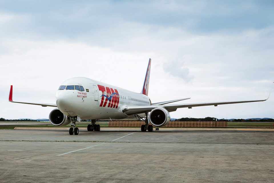 O Boeing 767 pode voar por mais de 11.000 km, mas na ponte aérea vai percorrer apenas 400 km (TAM)