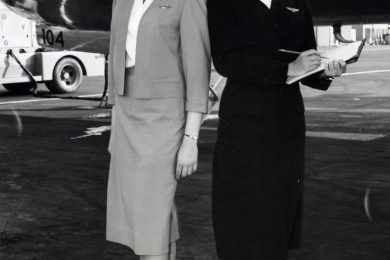 Elegante e fino: uniforme usado pelas comissárias da American nos anos 1940 (AA)
