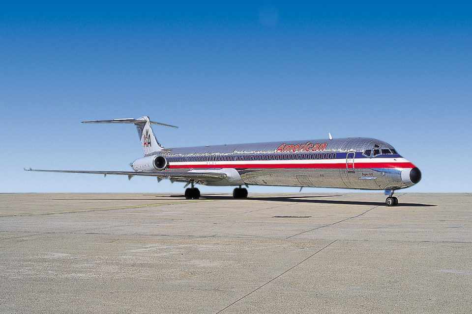 A AA ainda opera cerca de 50 jatos MD-80; a empresa planeja desativá-los em 2017 (AA)