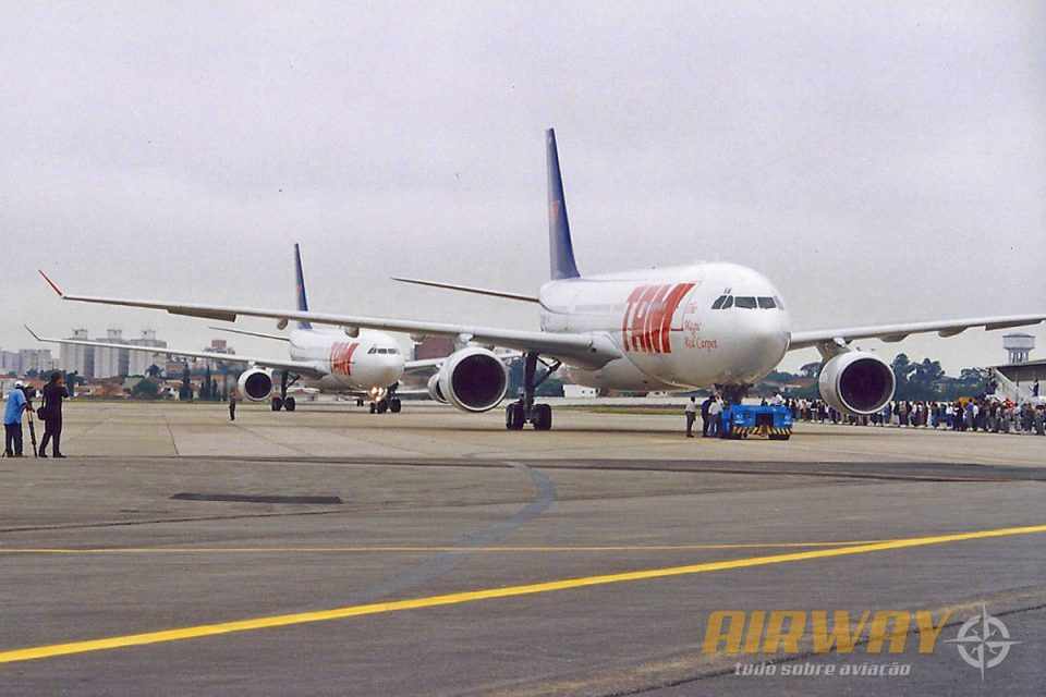 Imagem do dia quando os dois primeiros A330 da Tam chegaram a São Paulo (Airway)