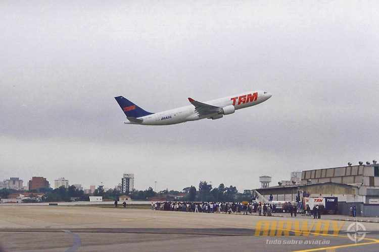 Em 1998, aeronaves de grande porte ainda tinham permissão para pousar em Congonhas (Airway)