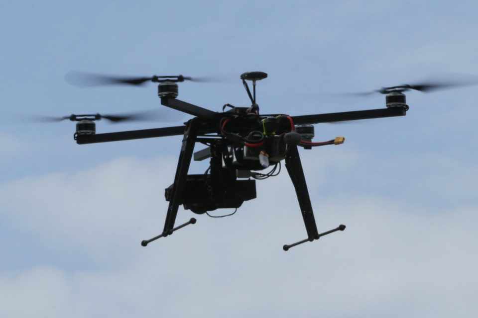 O drone da Santos Lab pode permanecer voando por 30 minutos (Santos Lab)