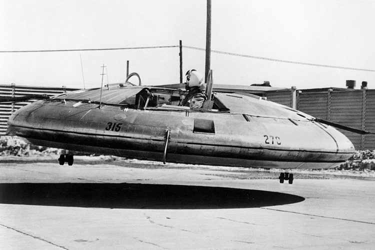 Instável e incapaz de voar mais que alguns metros do chão, o Avrocar foi cancelado em 1961