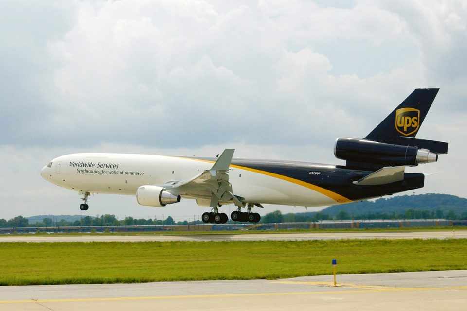 A UPS também aproveitou muitos MD-11 aposentados no serviço de transporte de passageiros (UPS)