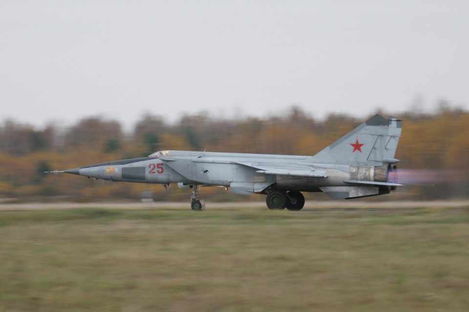 Cada turborreator do MiG-25 gera cerca de 11 toneladas de empuxo (MiG)