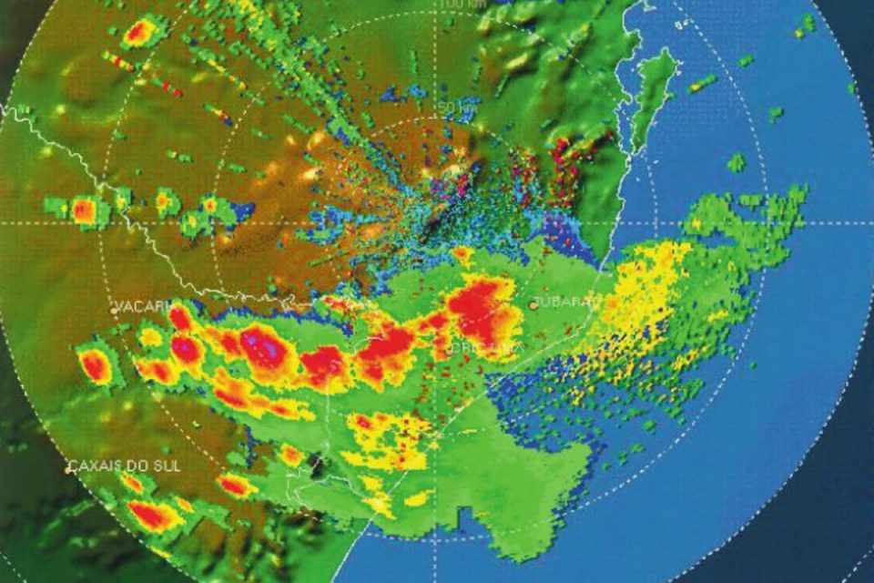 Os pontos vermelhos indicam focos de fortes "precipitações" (DECEA)