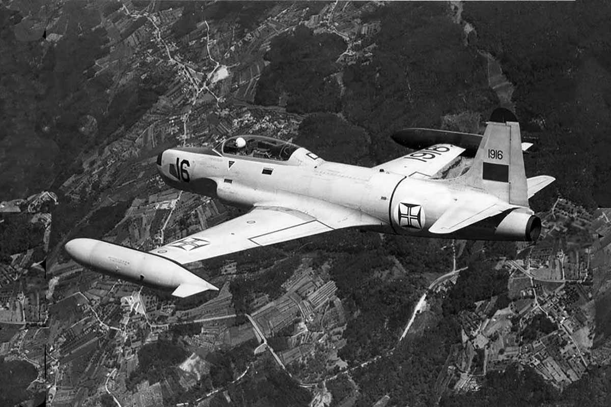 O caça F-84 da FAP não era adequado para o novo tipo de combate que aparecia na África (Domínio Público)