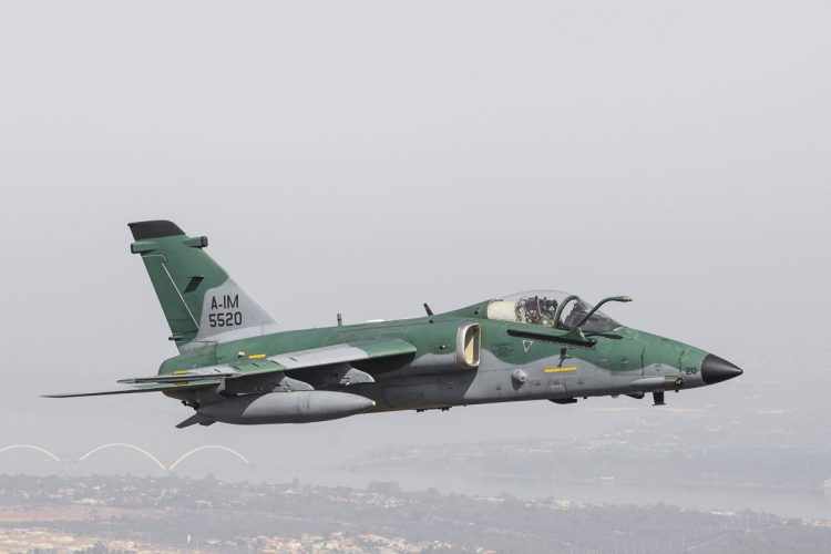 A força aérea recebeu apenas três A-1M, com equipamentos mais avançados (FAB)