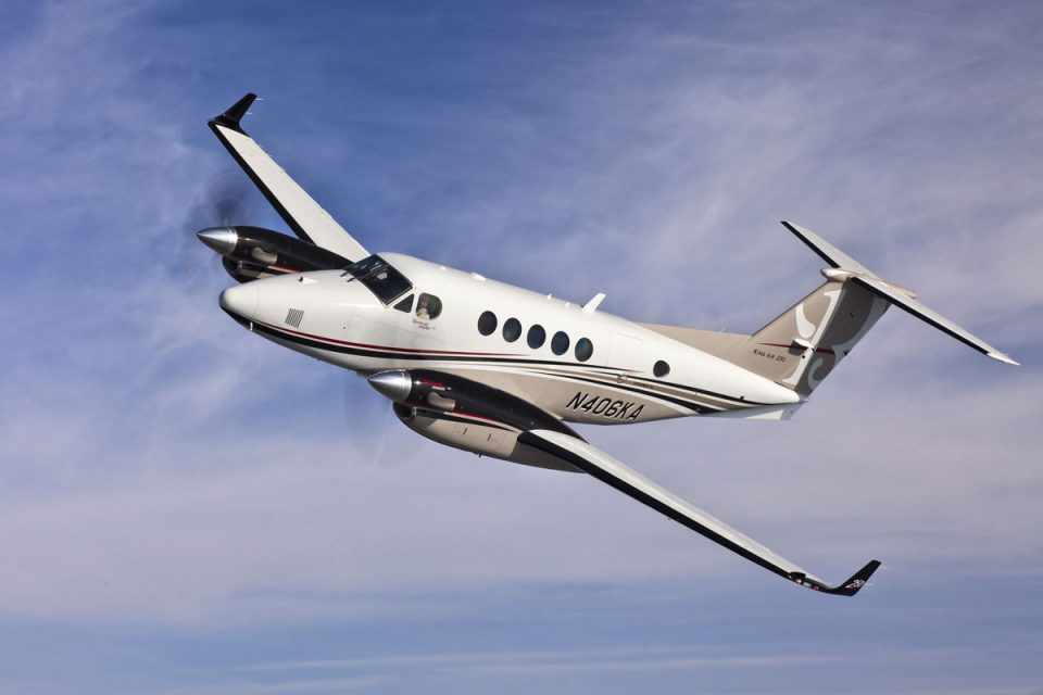 A FlyEdge voa com helicópteros Esquilio e Agusta e o turbo-hélice King Air (Divulgação)