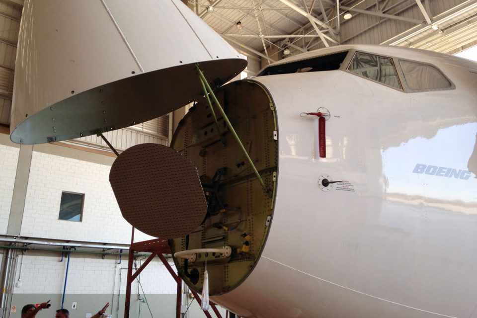 Detalhe da antena de radar de um Boeing 737 da Gol (Thiago Vinholes)