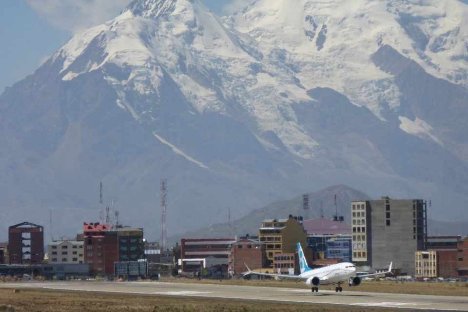 O Aeroporto "El Alto" fica próximo a base da Cordilheira dos Andes (Boeing)
