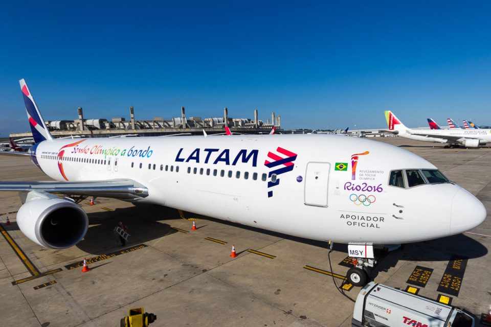 O Boeing 767 da Latam ganhou customização "Olímpica" para trazer a chama (LATAM)