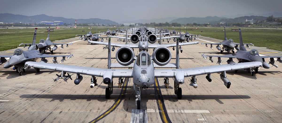 O exercício militar na base de Osan levou 40 aeronaves para a pista (USAF)