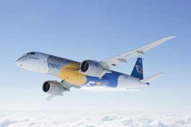 O novo jato comercial Embraer E190-E2 vai estrear em voos comerciais em 2018 (Embraer)