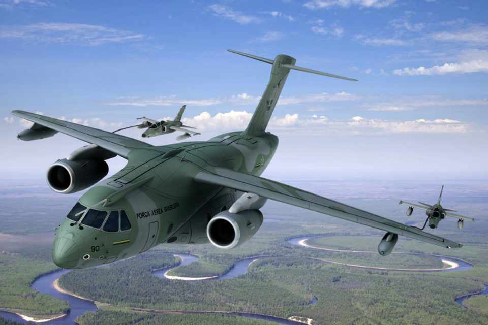 Além de cargueiro, o KC-390 também vai atuar em missões de reabastecimento aéreo (Embraer)