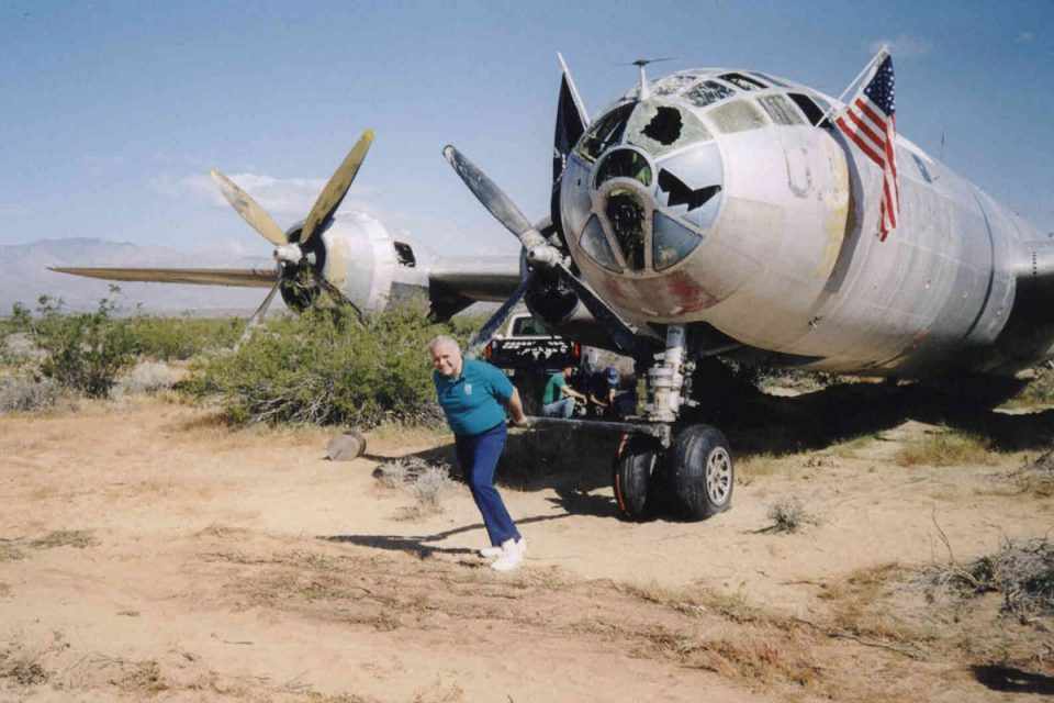 Imagem de um dos primeiros encontros de Tony Mazzolinicom o B-29 Doc (Doc's Friends)