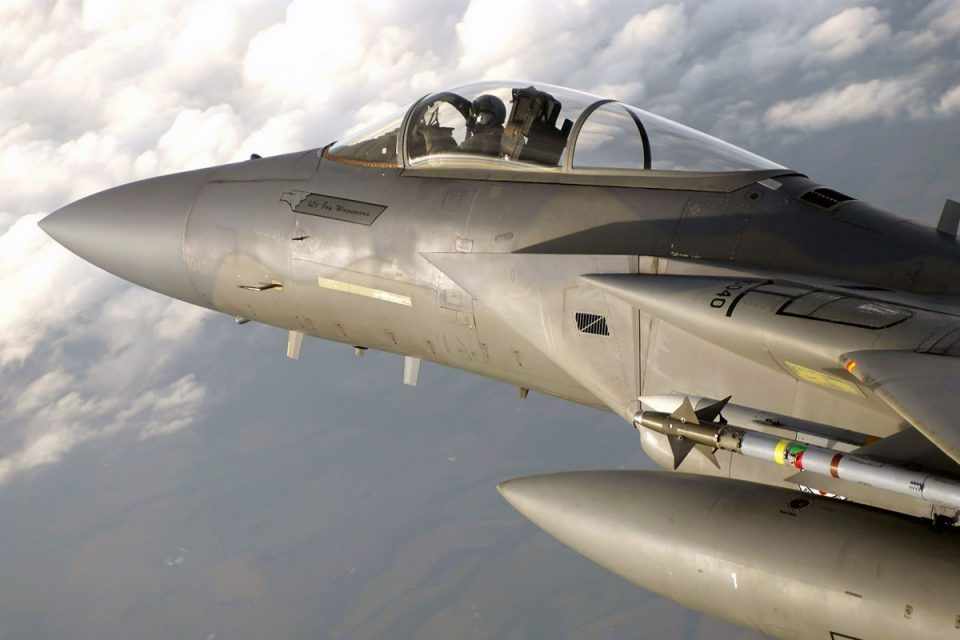 A Boeing assumiu a produção do F-15 após comprar a McDonnell Douglas, em 1996 (USAF)