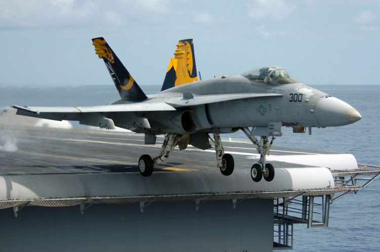 O F/A-18 é outro avião que a Boeing "ganhou" quando comprou a McDonnel Douglas (Divulgação)