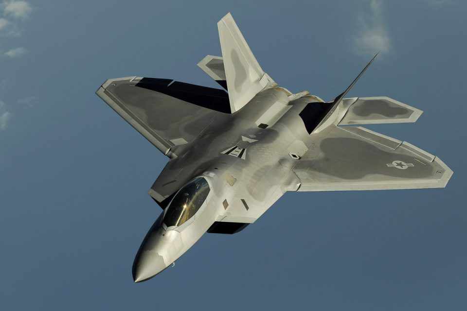 O F-22 foi o ultimo grande projeto da Boeing; a produção do caça foi encerrada em 2011 (USAF)