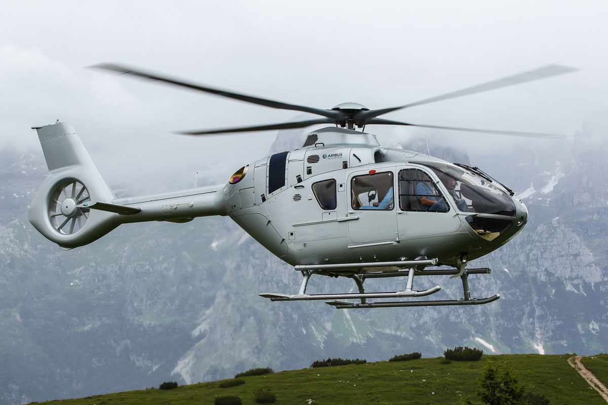 A Helibras vai apresentar a versão modernizada do modelo H135 (Divulgação)