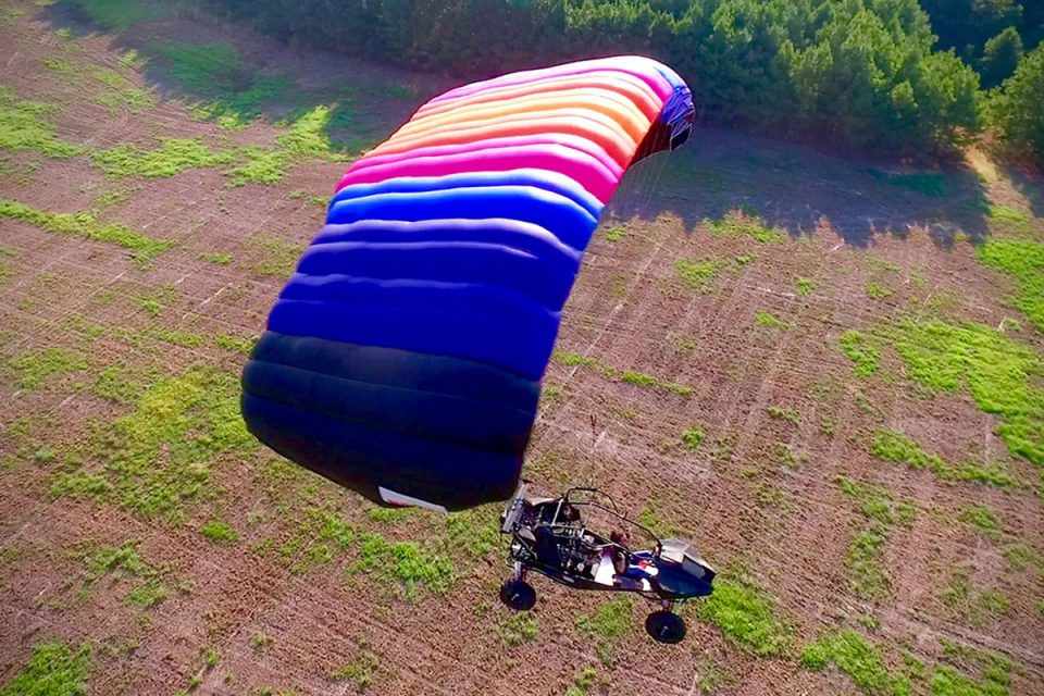 O SkyRunner segue o mesmo princípio do paraglider (Reprodução/Youtube)